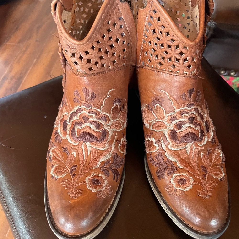 Circle G Floral Embroidered Tan Ankle Boots